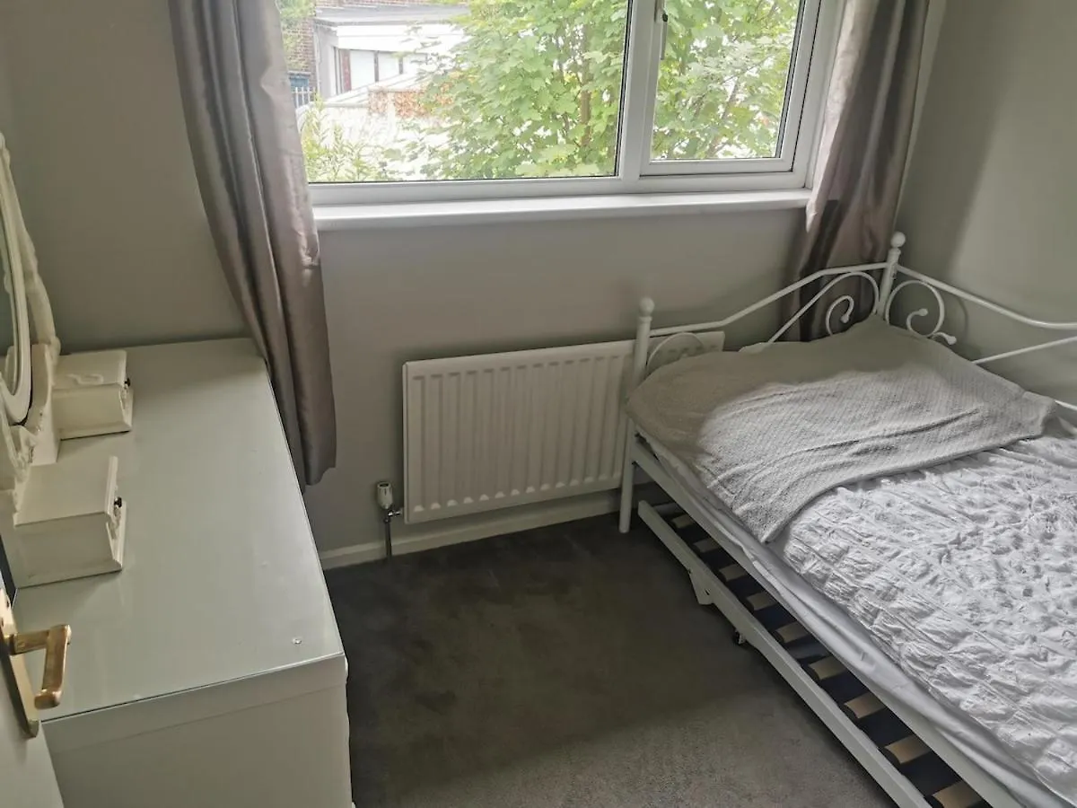 Vakantiehuis Modern 3-Bed Home In Ideal Location With 2 Parking Spaces Belfast