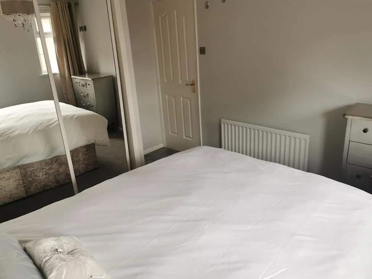 Vakantiehuis Modern 3-Bed Home In Ideal Location With 2 Parking Spaces Belfast